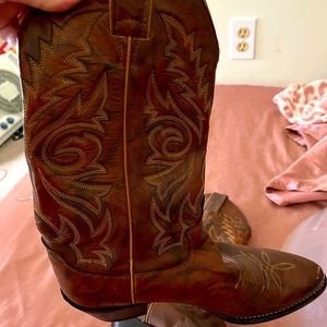 Beautiful Cowgirl Boots!!! Still in great condition!!!